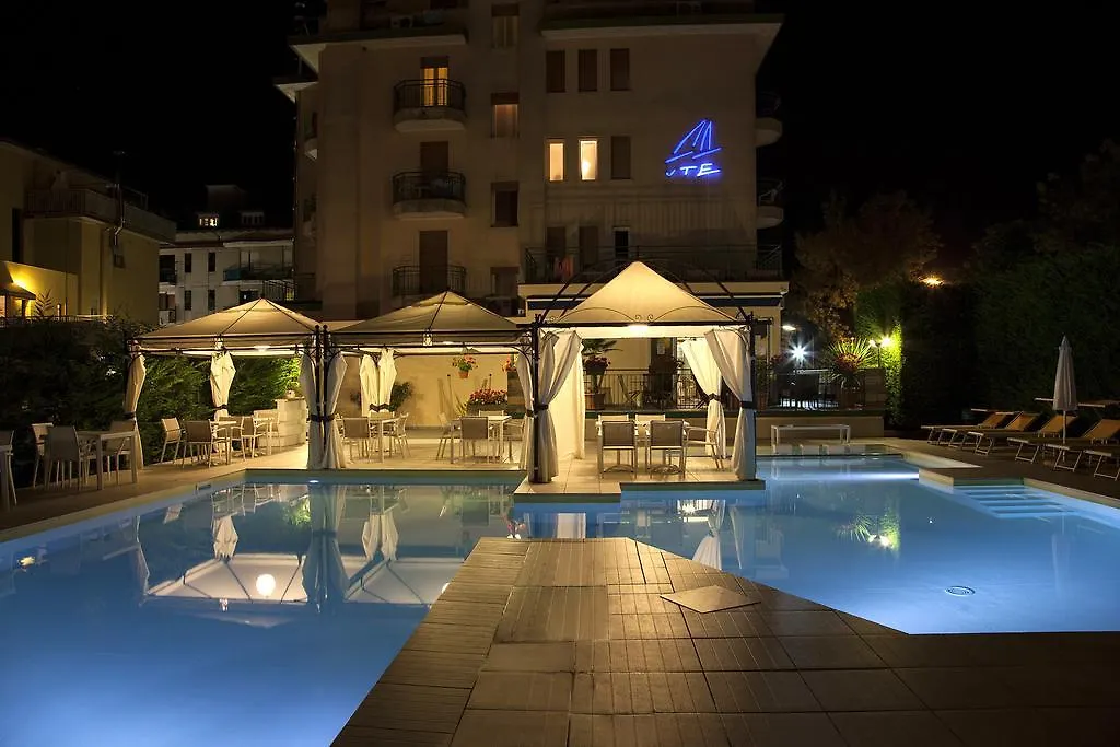 Ute Hotel Lido di Jesolo 3*,
